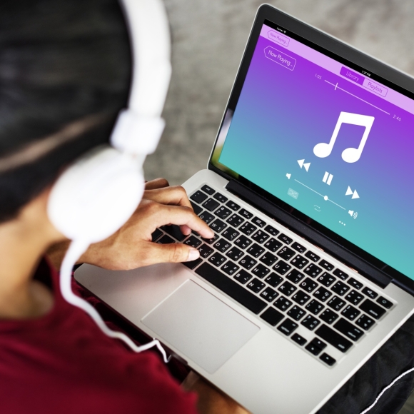 Guía para Publicar tu Música en Plataformas Digitales Guía para Publicar tu Música en Plataformas Digitales